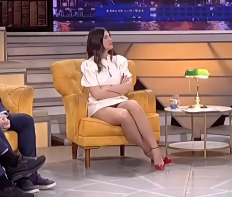 Kiedy prezenterka w telewizji zapomina, że Ana ma na sobie minispódniczkę…
